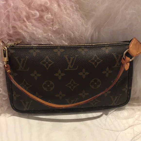 Louis Vuitton Handbags - 🌹🌹LOUIS VUITTON POUCHETTE🌹🌹